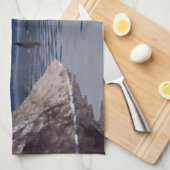 Dark Water Orca Handtuch (Viertel Falte)