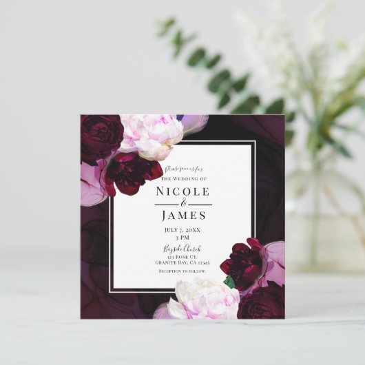 Dark Wine Moody Floral Moderne Elegante Glam Weddi Einladung (Stehend Vorderseite)