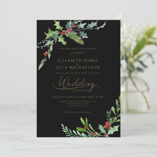 Dark Winter Berry Moody Botanical Monogram Wedding Einladung (Stehend Vorderseite)