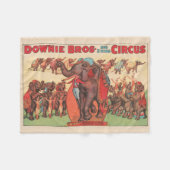 Darstellende Elefanten mit Frauen und Trainer. Fleecedecke (Vorderseite (Horizontal))