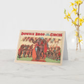 Darstellende Elefanten mit Frauen und Trainer. Karte (Gelbe Blume)