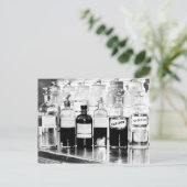 Darstellung apothekarischer Flaschen mit Medikamen Postkarte (Stehend Vorderseite)