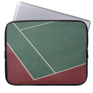 Darstellung des grünen und braunen Sportfeldes Laptopschutzhülle
