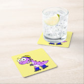 Darstellung eines Skaten Tyrannosaurus Rex. Rechteckiger Pappuntersetzer (Vor Ort)