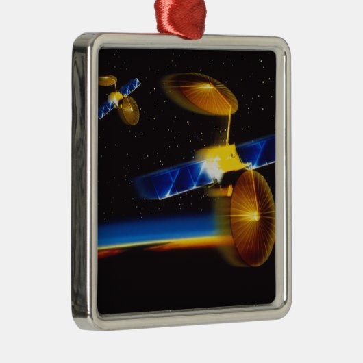 Darstellung von Satelliten über den Horizont der E Silbernes Ornament (Rechts)