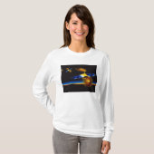 Darstellung von Satelliten über den Horizont der E T-Shirt (Vorne ganz)