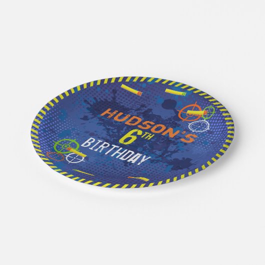 Dart Birthday Party Wars Food Pappteller (Schrägansicht)