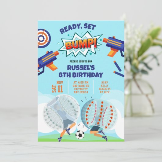 Dart Gun and Bubble Soccer Birthday Einladung (Stehend Vorderseite)