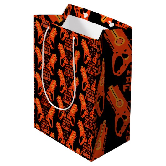 Dart Gun Battle Birthday Mittlere Geschenktüte (Rückseite Schrägansicht)