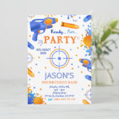 Dart Gun Birthday Einladungen (Stehend Vorderseite)