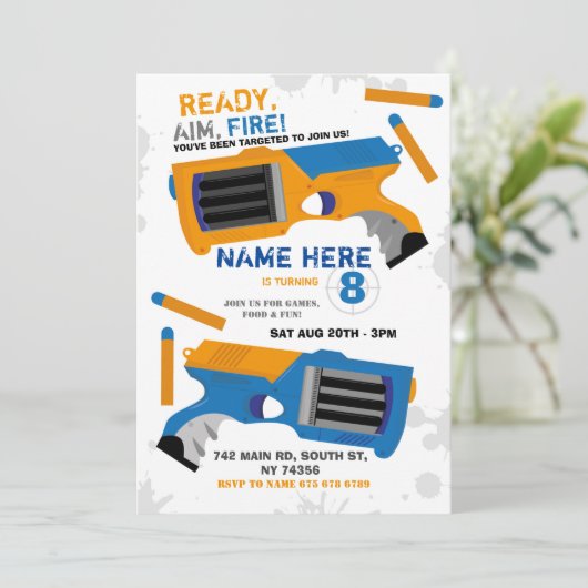 Dart Gun Fun Aim Shoot Blue Birthday Einladung (Stehend Vorderseite)
