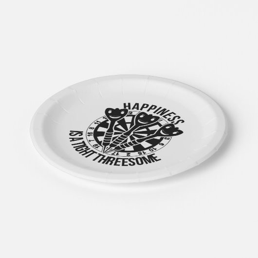 Dart Happiness ist eine knappe Drohung Pappteller (Schrägansicht)