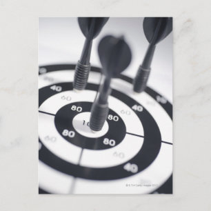 Dart in Bulls Eye Postkarte