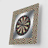Dart in einem Dartboard Gerahmt mit Dartboards, Quadratische Wanduhr (Winkel)