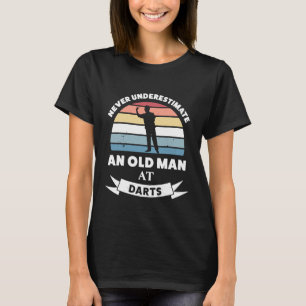Dart - Mens unterschätzt einen Alten bei Dart nie T-Shirt