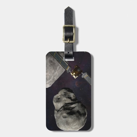 Dart Spacecraft und Liciacube vor der Einwirkung Gepäckanhänger (Vorderseite vertikal)