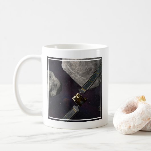 Dart Spacecraft und Liciacube vor der Einwirkung Kaffeetasse (Mit Donut)