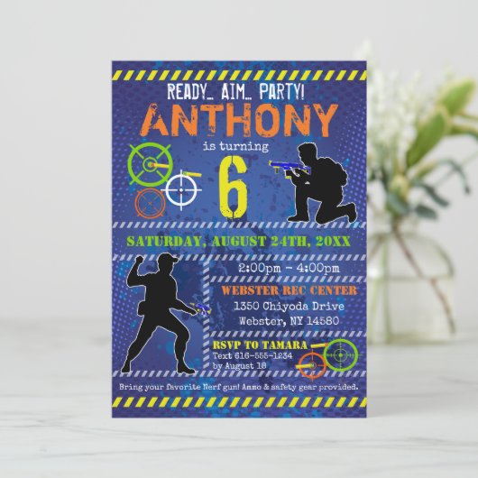 Dart Wars Party Blaster Gun Birthday Einladung (Stehend Vorderseite)