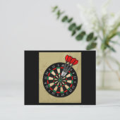 Dartboard Dart Player mit Dartboard-Pfeilen Postkarte (Stehend Vorderseite)