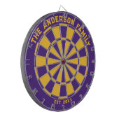 Dartboard der lila und gelben Familie mit Dartboar Dartscheibe (Vorderseite Links)