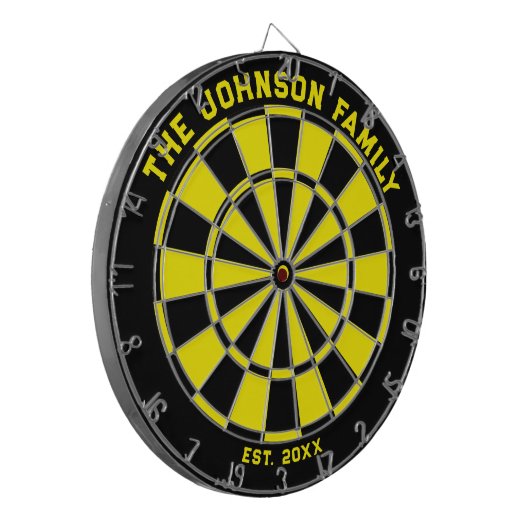 Dartboard der schwarzen und gelben Familie mit Dar Dartscheibe (Vorderseite Links)