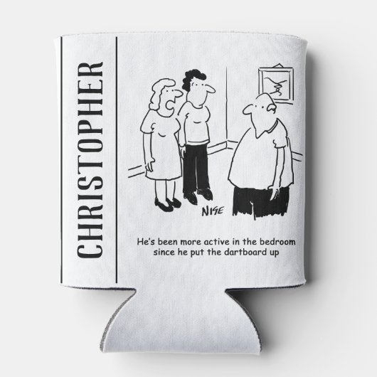 Dartboard im Schlafzimmer. Funny Cartoon Dosenkühler (Rückseite)