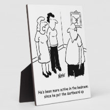 Dartboard im Schlafzimmer. Funny Cartoon
