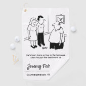 Dartboard im Schlafzimmer. Funny Cartoon Golfhandtuch (Insitu)