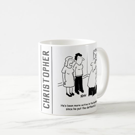 Dartboard im Schlafzimmer. Funny Cartoon Kaffeetasse (VorderseiteRechts)