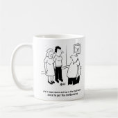 Dartboard im Schlafzimmer. Funny Cartoon Kaffeetasse (Links)