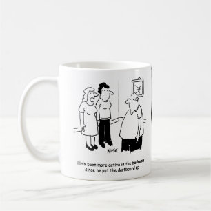 Dartboard im Schlafzimmer. Funny Cartoon Kaffeetasse
