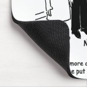 Dartboard im Schlafzimmer. Funny Cartoon Mousepad (Ecke)