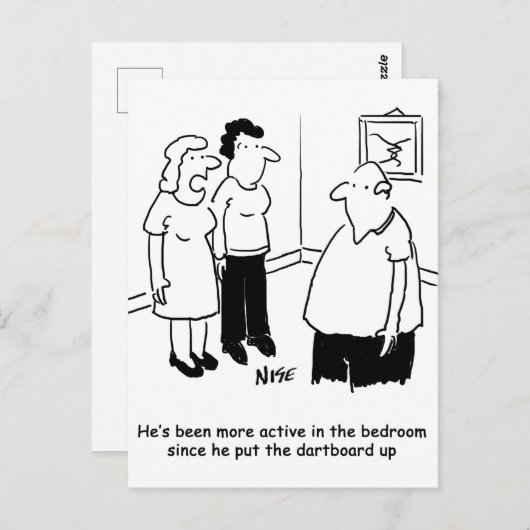 Dartboard im Schlafzimmer. Funny Cartoon Postkarte (Vorne/Hinten)