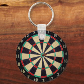 Dartboard mit Dart in Bullseye, Keyring Schlüsselanhänger (Vorderseite)
