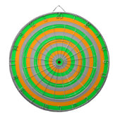 Dartboard mit farbigen, konzentrischen Kreisen Dartscheibe (vorne)