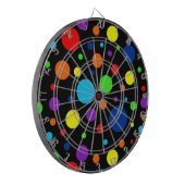 Dartboard mit schwarzem Regenbogen Dartscheibe (Vorderseite Links)