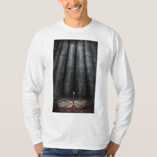 Dartdesign, zentriert unter himmlischen Licht T-Shirt