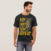 Darts Aim Shoot Swear Wiederholung T-Shirt (Vorne ganz)