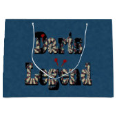 Darts geben den Namen auf blauem Denim-Print an, Große Geschenktüte (Vorderseite)