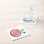 Darts treffen auf die Mitte des Dartboards Rechteckiger Pappuntersetzer (Vor Ort)