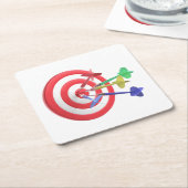 Darts treffen auf die Mitte des Dartboards Rechteckiger Pappuntersetzer (angewinkelt)