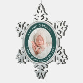 Das 1. Weihnachtsfest des Fotos ist grün und weiß Schneeflocken Zinn-Ornament (Rechts)