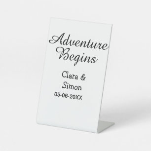 Das Abenteuer beginnt Hochzeitspaar Name Datum ein Sockelschild
