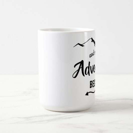 Das Abenteuer beginnt in trendy Black and White Kaffeetasse (Mittel)