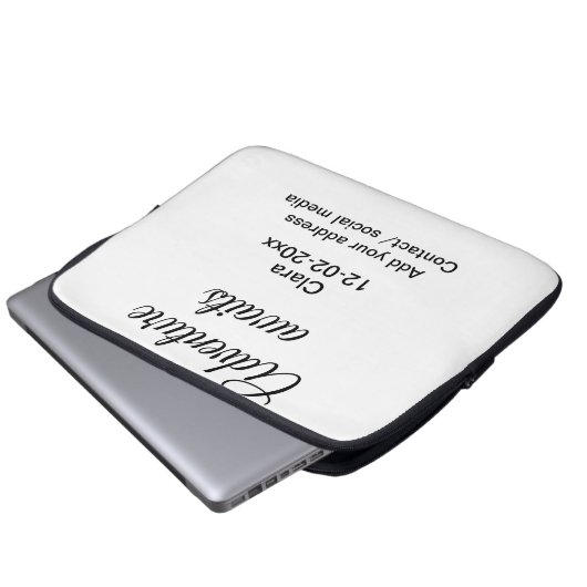 Das Abenteuer beginnt mit dem Hinzufügen des Namen Laptopschutzhülle (Vorne Knopf)