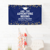 Das Abenteuer beginnt mit dem Party Navy Blue Grad Banner (Insitu)