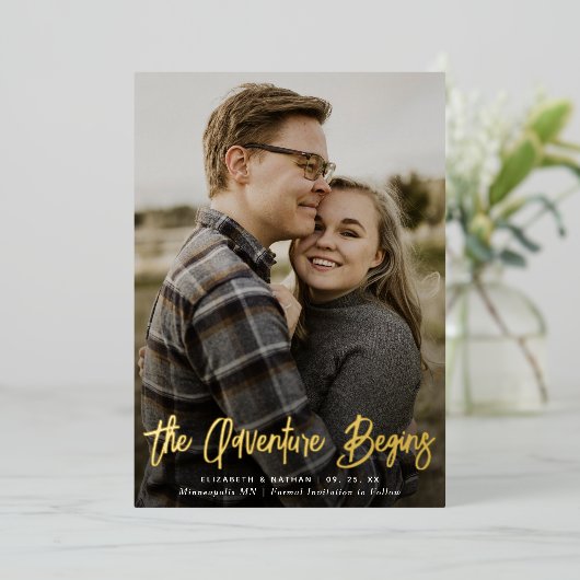 Das Abenteuer fängt Save the Date Foto an Folieneinladung (Stehend vorne)