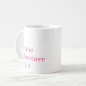 Das Abenteuer lasse Rosa Skript Monogram Kaffeetasse (Vorderseite Links)