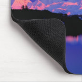 Das Alaskan-Gebirge grenzt an den Berg Denali, Mousepad (Ecke)