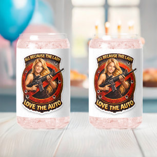 Das alles, weil die Dame das Auto-Bier liebt Dosenglas